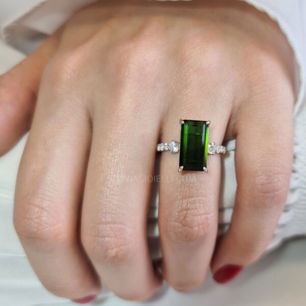 Natural Green Tourmaline & Diamonds Ring in 18k Gold - Fiorella