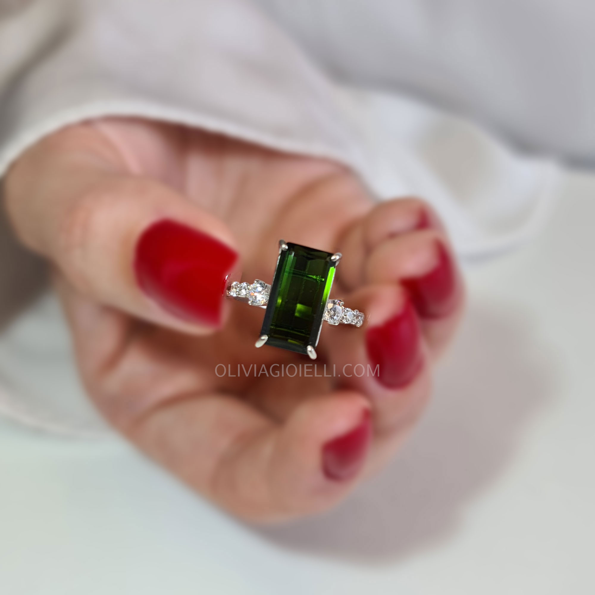 Natural Green Tourmaline & Diamonds Ring in 18k Gold - Fiorella