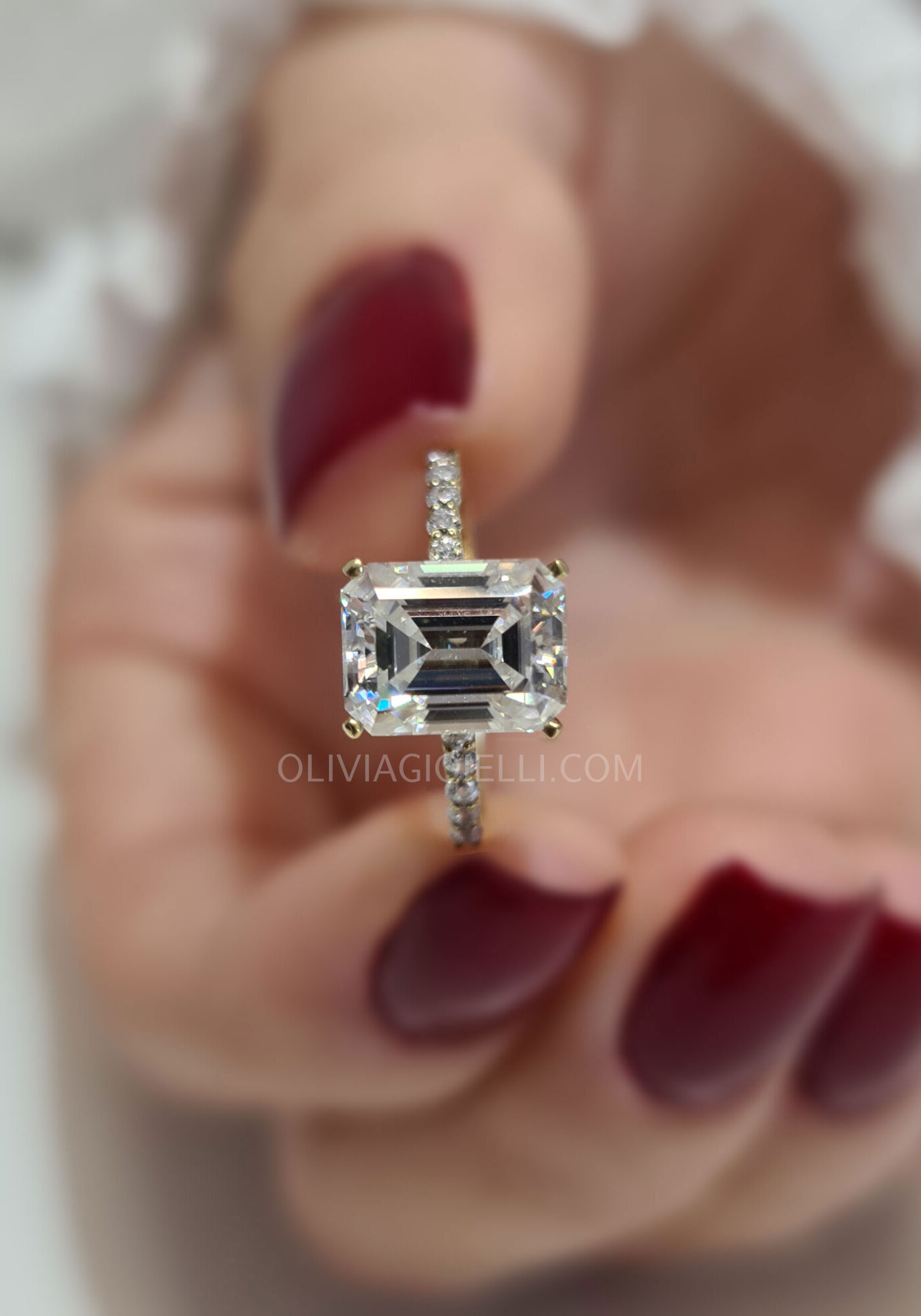 Emerald-cut-engagement-ring---Cathedral-ring---Emily-2-7-Emerald-Gold---010